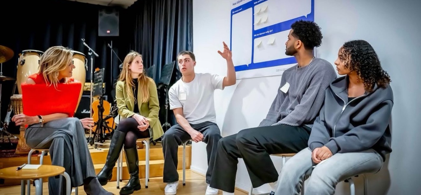 Partners in gesprek met jongeren van Triple ThreaT